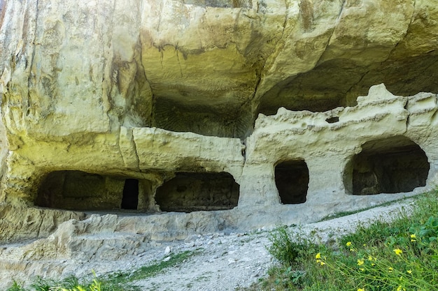 Grotten van de stad TepeKermen in Bakhchisarai Krim Rusland Krim-bergen