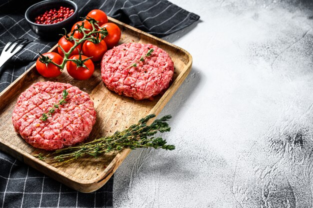 The ground beef patties, minced meat cutlets.