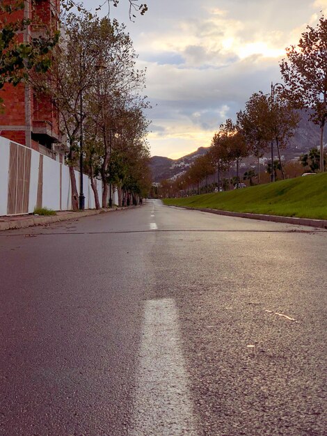 写真 アスファルト道路の地面の景色