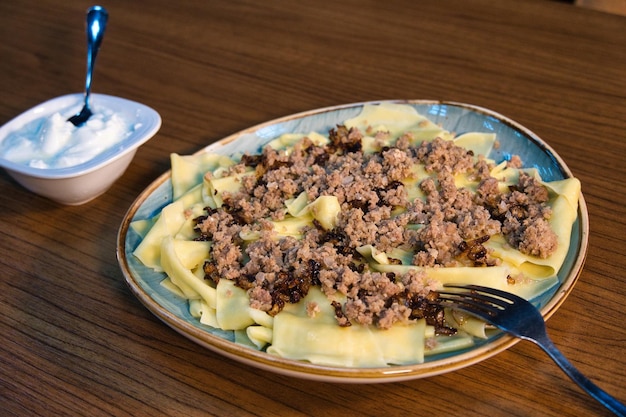 粉肉とパスタの料理とヨーグルト