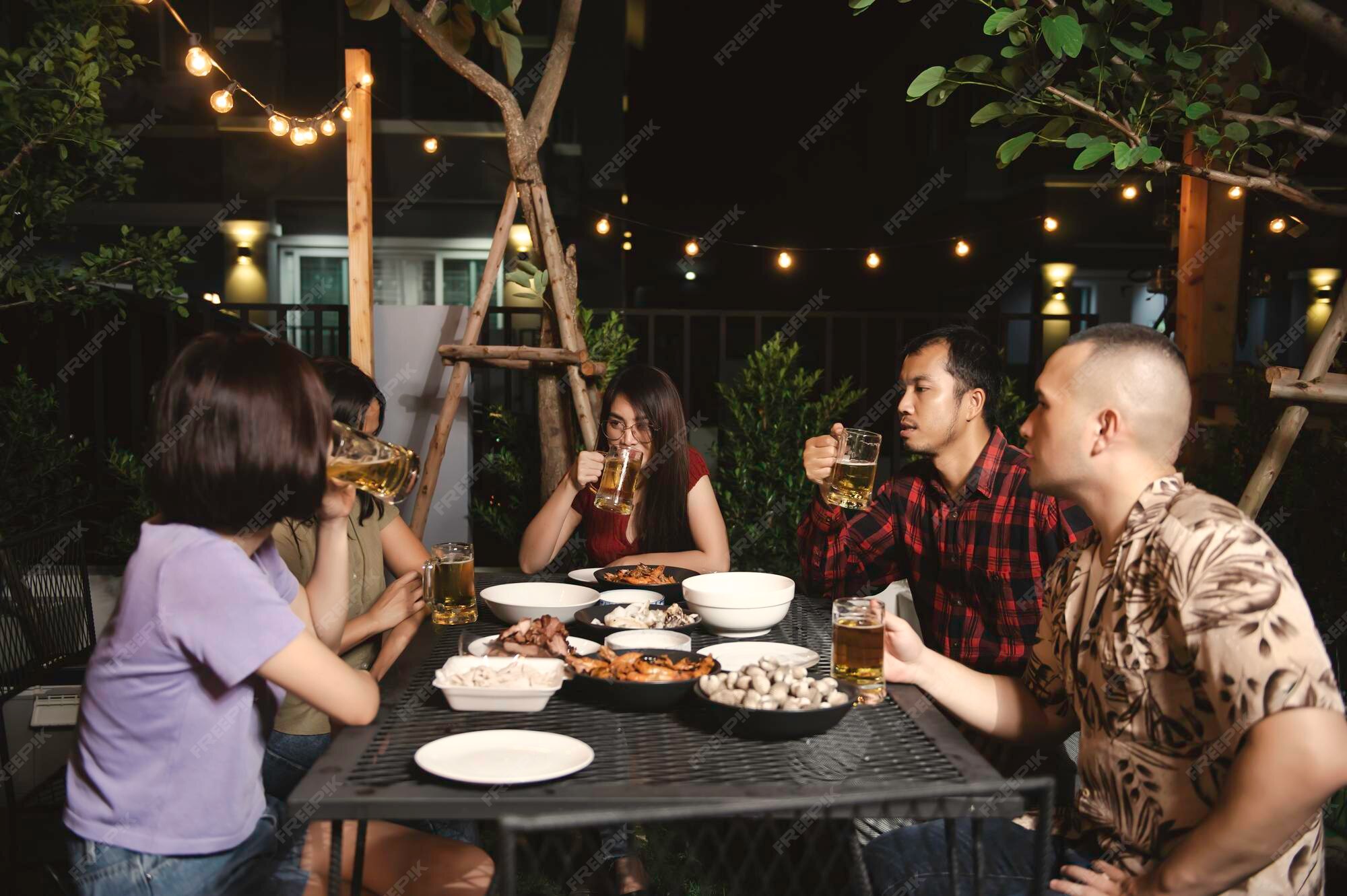Premium Photo Group of asian people dinning party in the garden of