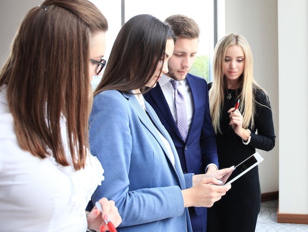 group of buisness people working on tablet