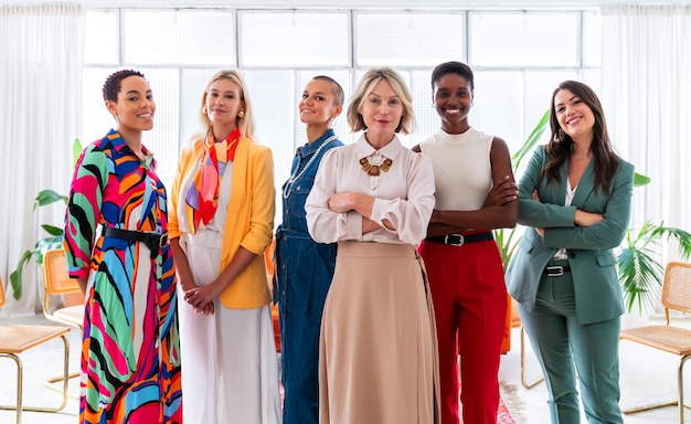 Photo group of businesswomen meeting in the office