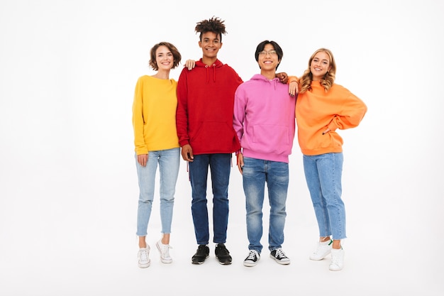 Photo group of cheerful teenagers isolated