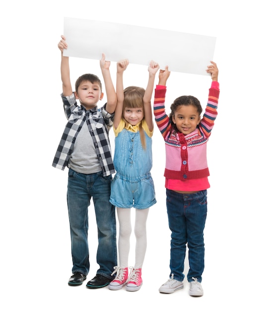 Photo group of children posing in a studio