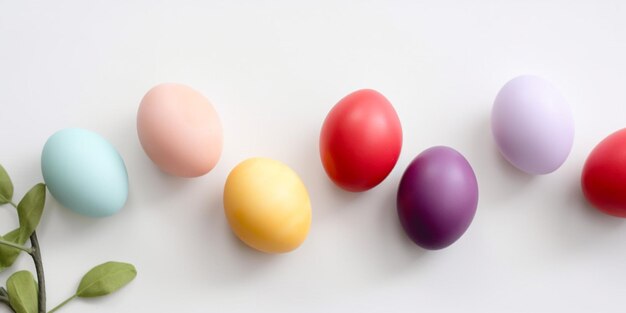 흰색 배경에 다채로운 부활절 달걀의 그룹