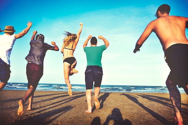 Photo group of diverse friends are gathering together