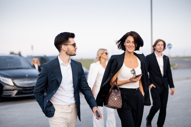 Photo group of an elegant business people talk on the go