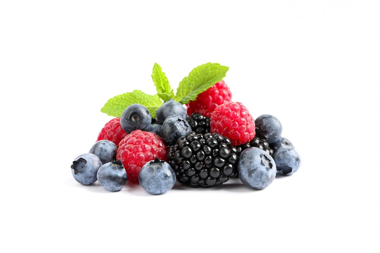 Photo group of fresh berries isolated close up