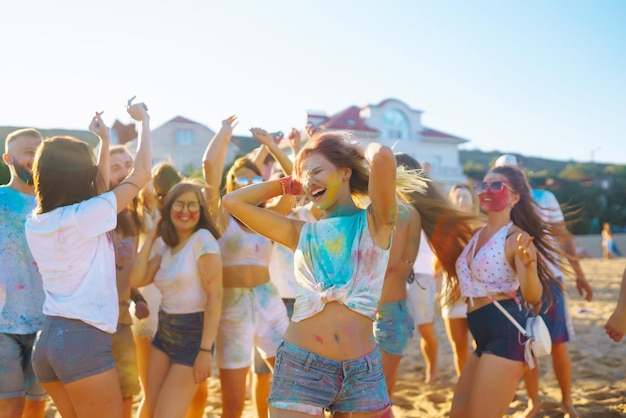 holi group dance