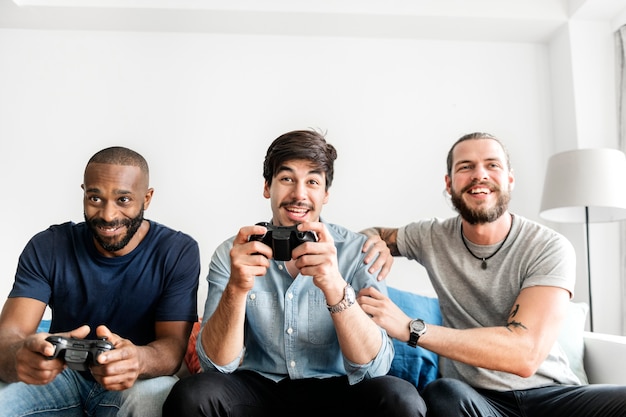 Photo group of friends playing game together