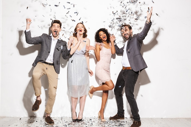 Photo group of happy well dressed multiracial people