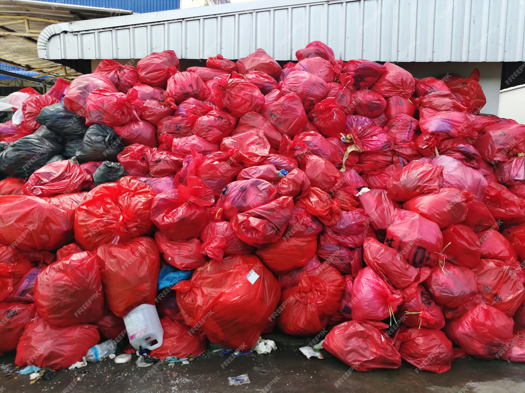 https://img.freepik.com/premium-photo/group-infectious-waste-from-covid-19-patient-red-plastic-bag_40313-266.jpg?w=2000