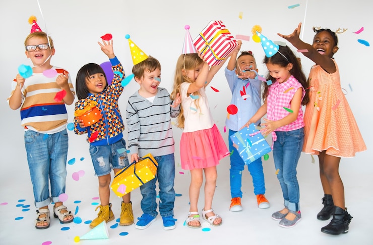 Photo group of kids celebrate birthday party together