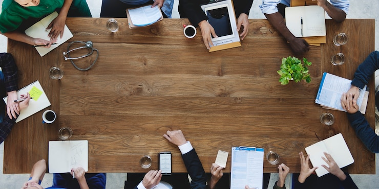 Photo group of medical people having a meeting