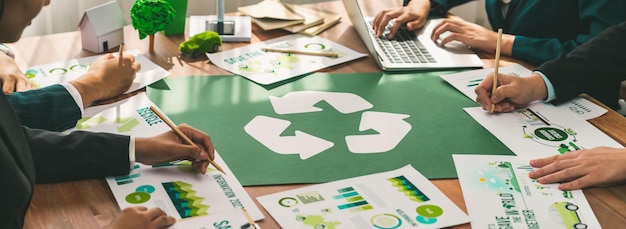 写真 環境に優しい廃棄物管理規制のコンセプトを持つグリーンビジネス会社 - トレイルブレイジング
