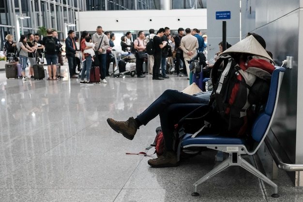 공항 에 있는 사람 들 의 집단