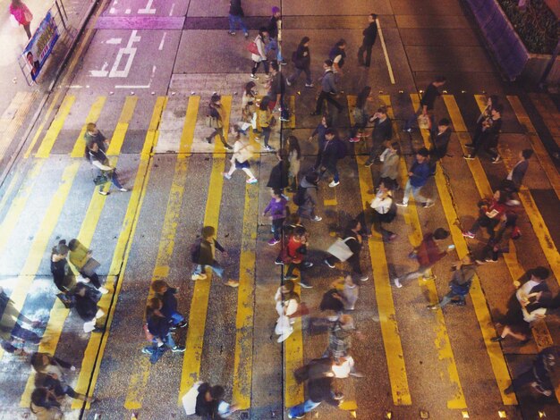 Photo group of people crossing road