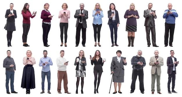 Photo group of people holding phone in hand and looking at camera