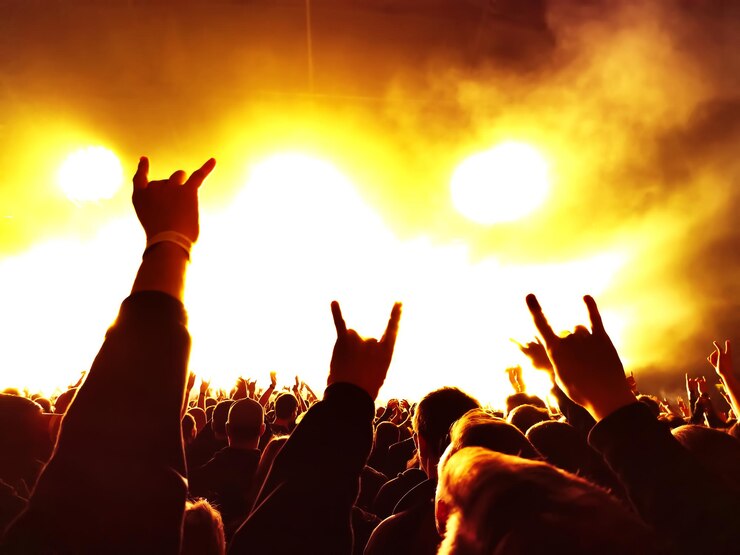 Photo group of people at music concert