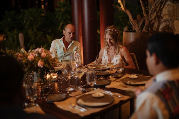 Photo group of people in restaurant