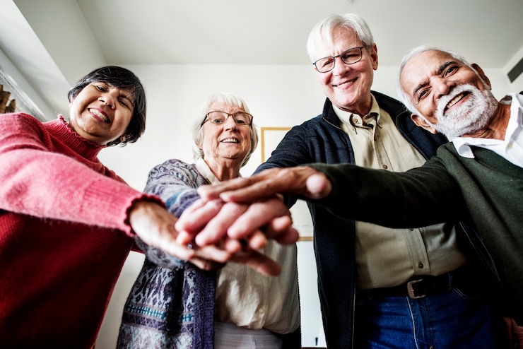 Photo group of senior friends in collaboration