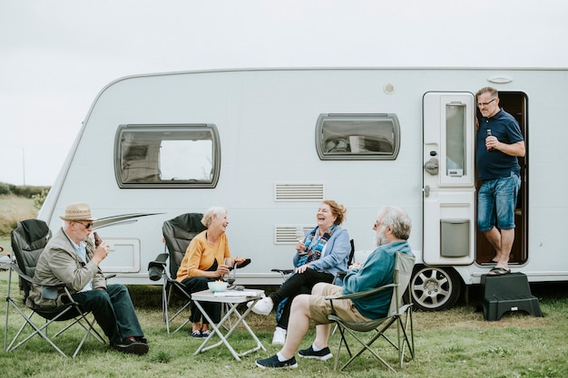 Photo group of senior people gathering outside a trailer