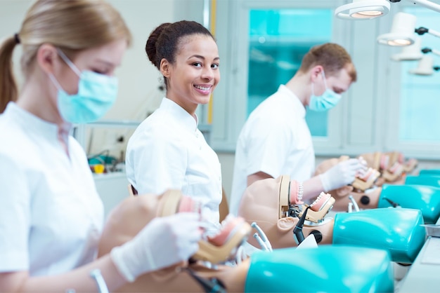 Photo a group of students in a dental clinic