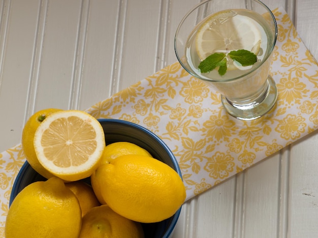 Photo group of yellow fresh lemons.