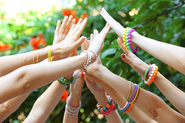 Photo group of young people hands outdoors