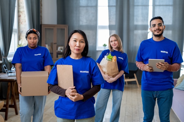 A group of young volunteers brought food and clothes to disable person