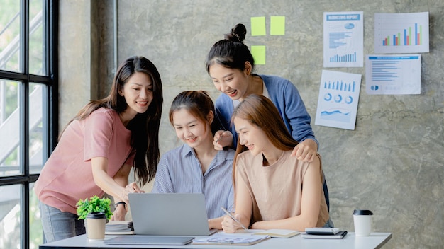 Groups of people gathered in the conference room they were
having a brainstorming meeting and planning meetings to manage the
company's growth and profit management concept from the new
generation