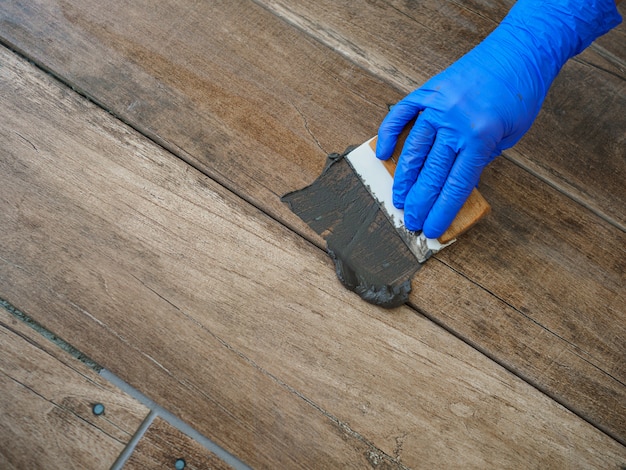 Grouting between ceramic tiles