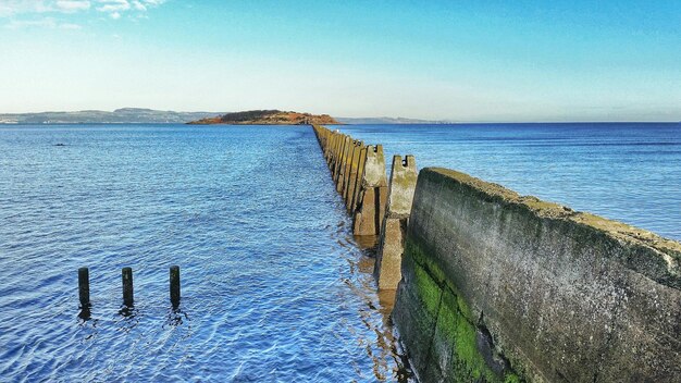 Foto groyne in de zee