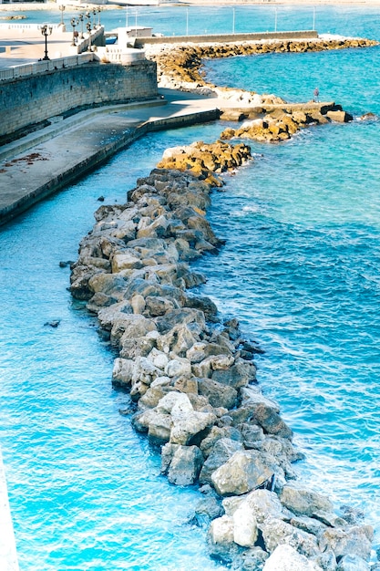 Foto groyne sul mare dal molo