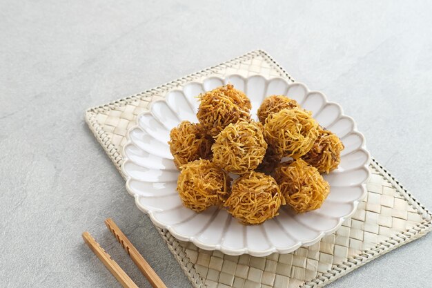 Grubi Indonesische snack gemaakt van zoete aardappel met knapperige textuur en zoete smaak