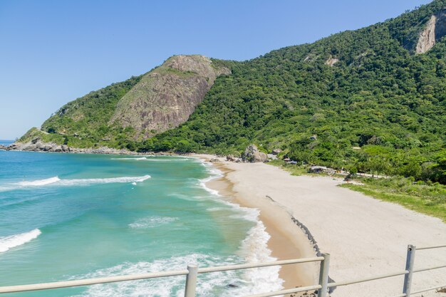 Spiaggia grumari sul lato ovest di rio de janeiro brasile.