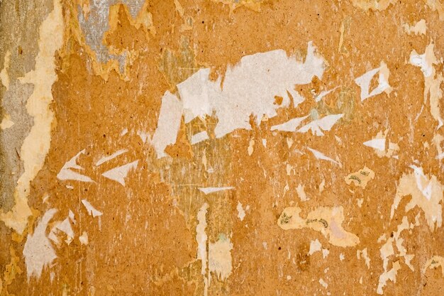 grunge abstracte weergave op gescheurde en gescheurde muur tijdens renovatie bij flat