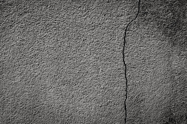 Grungy muur met grote barstcementvloertextuur, cement grote barst voor donkere achtergrond