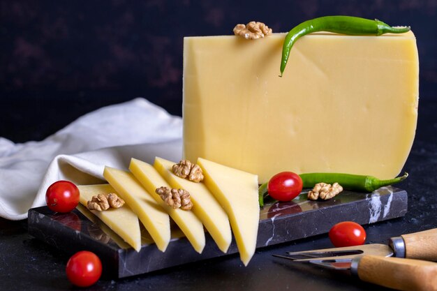 Photo gruyere cheese piece of aged comte or gruyere de comte delicious cheese close up