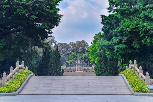 Cimitero dei martiri di guangzhou huanghuagang 72 la statua della libertà veglia sulla tomba