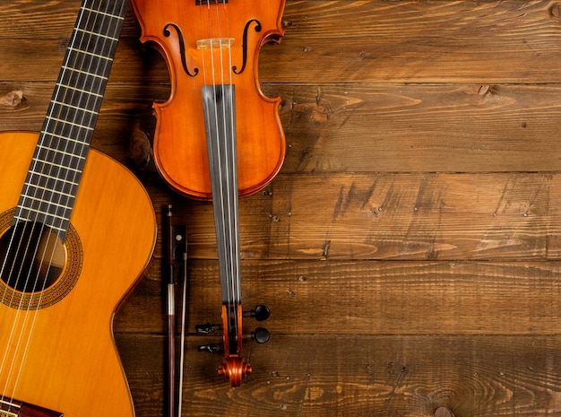 Guitar and violin in wood 