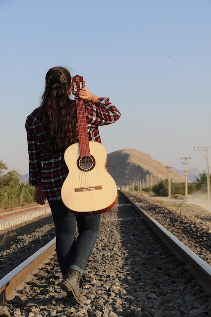 Photo guitarist  in railway