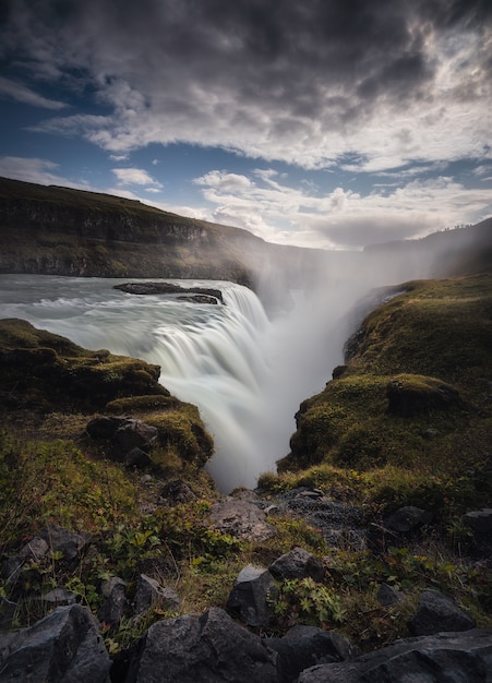 Gullfosswaterval, verbazende aard, Ijslands de zomerlandschap.