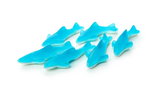 Gummy snoepjes in de vorm van walvis geïsoleerd op een witte achtergrond.