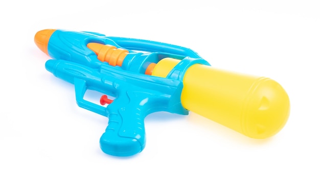 Фото Водяная игрушка с пистолетом на белом фоне