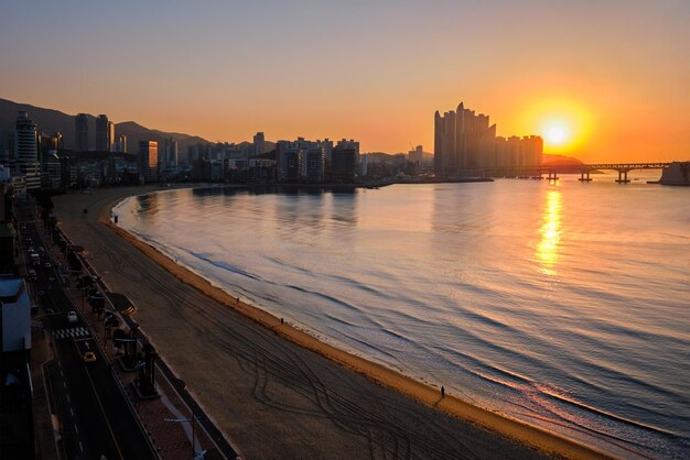 Foto la spiaggia di gwangalli a busan, corea del sud