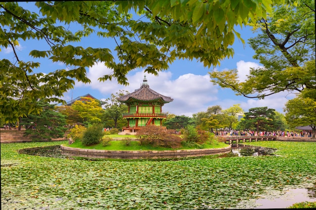 Palazzo di gyeongbokgung, padiglione di hyangwonjeong, seoul corea del sud