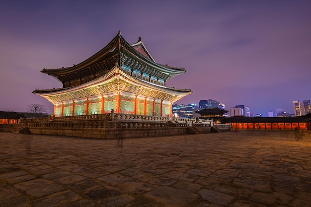 Photo gyeongbokgung palace at night is beautiful seoul south korea
