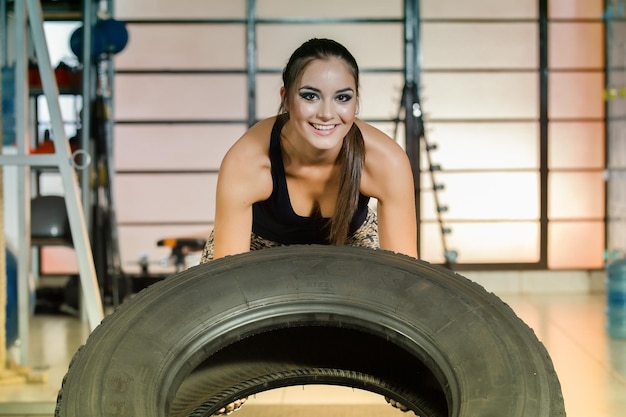 Foto ragazza in palestra